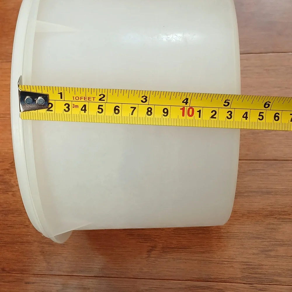 Tupperware medium canister Kitchen Storage Circular Opaque Leftovers Lunch